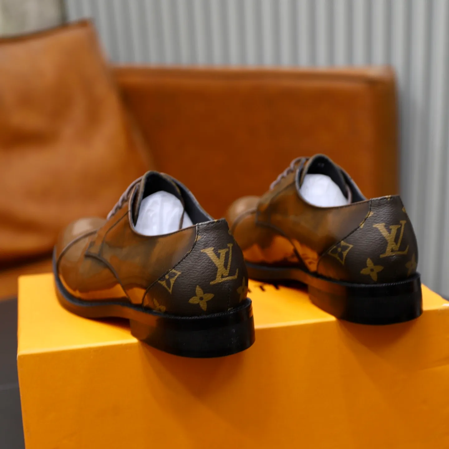 Ex-factory price: 500💰🙅‍♂️🙅‍♂️🙅‍♂️ Brand: LV Louis Vuitton Standard code: Men's size 38-44 (45 can be customized) Grade: Same style as the official website Original order quality Material: Original cowhide surface Comfortable sheepskin lining Original outsole Style category: Men's fashionable casual leather shoes Distinguished big-name luxury elements Top luxury Color: actual picture color
